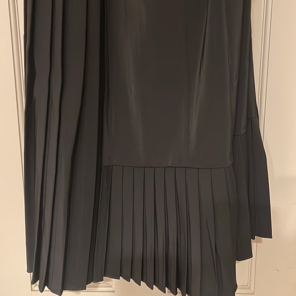 NWT-Jovonna London Roberta Navy sleeveless with pleated detail dress - Picture 4 of 6